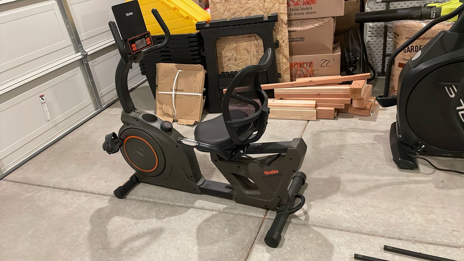 Recumbent exercise bike