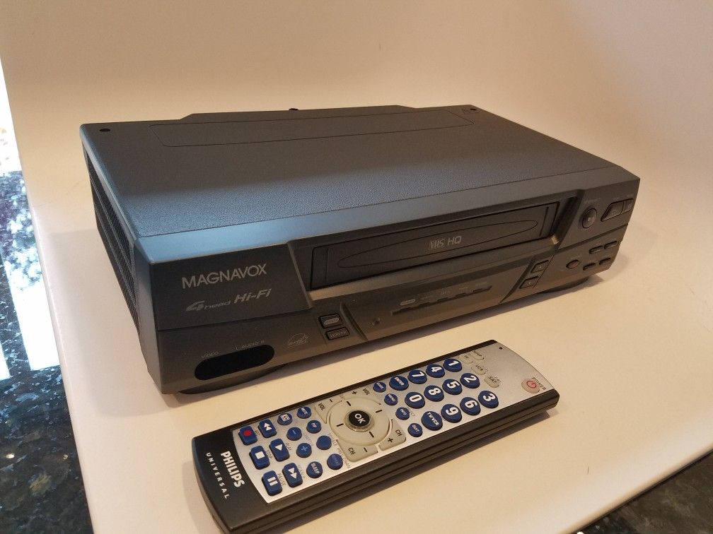 Magnavox compact Hi-Fi VCR VHS Recorder Player with Remote Model# VRC602MG21 All tested working