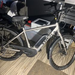 Trek Versa + 2  Electric Bike 
