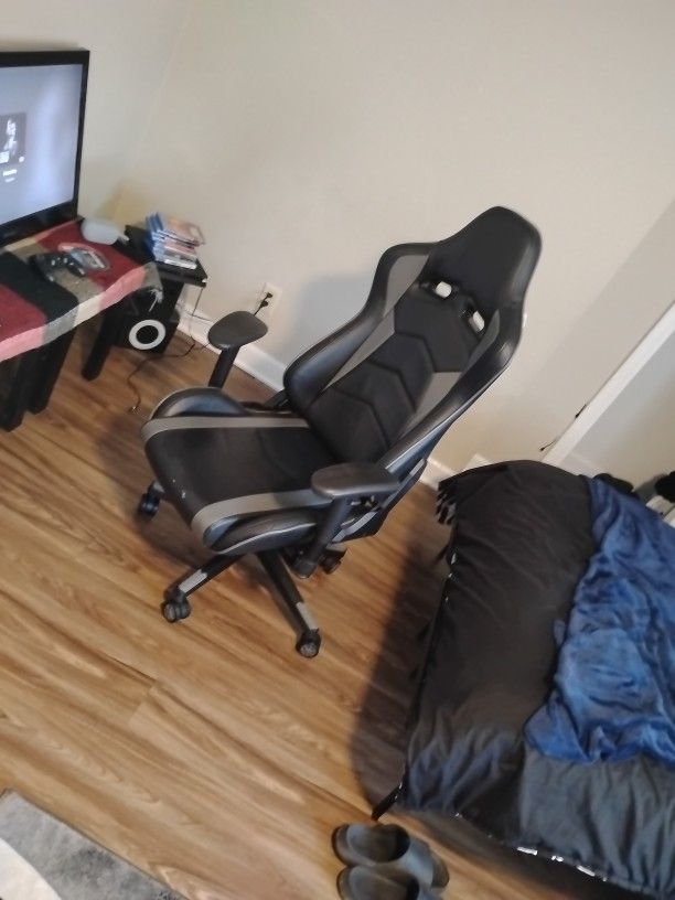 Gaming Chair 55$ OBO 