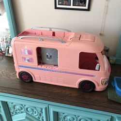 Barbie RV  w/ Pool And Closet