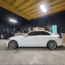 20 INCH NEW WHEELS STAGGERED FOR MERCEDES BENZ C300 E300 C43 E53 WITG NEW TIRES !!