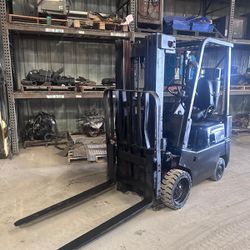 Nissan 3000 Lbs capacity forklift 