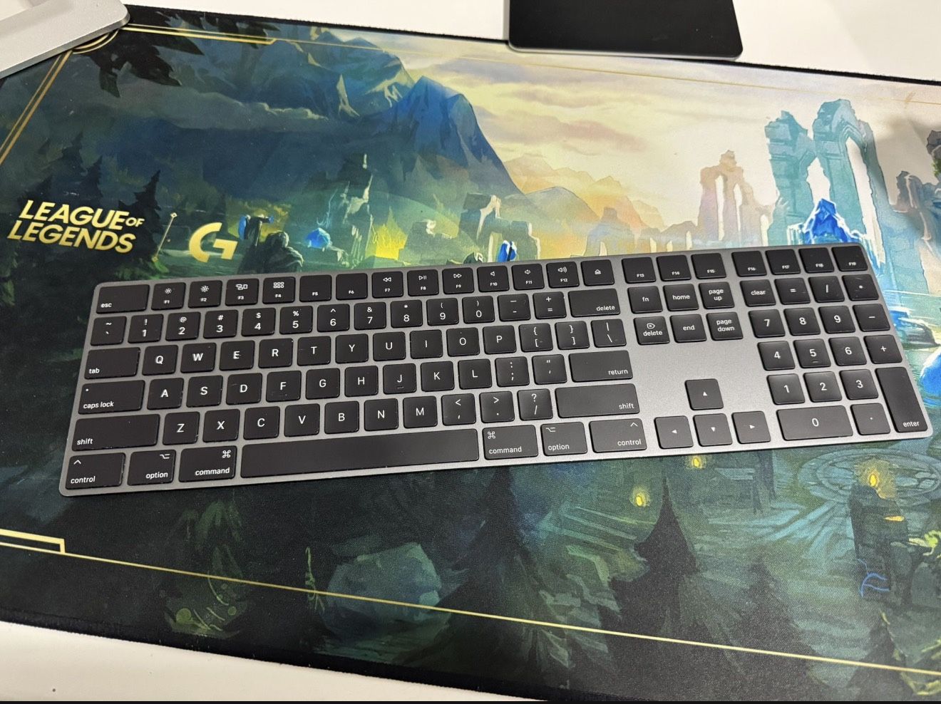APPLE KEYBOARD KEYPAD (SPACE GRAY/BLACK) A1843 + CABLE