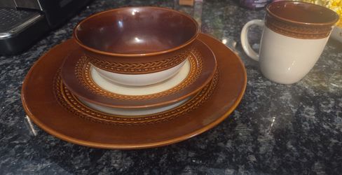 Set of Dishes by Paula Dean