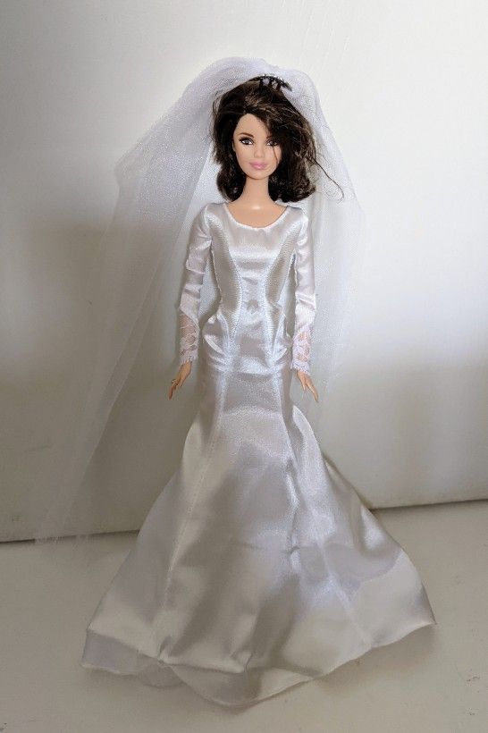 Twilight Saga Wedding Bella Swan Barbie Doll