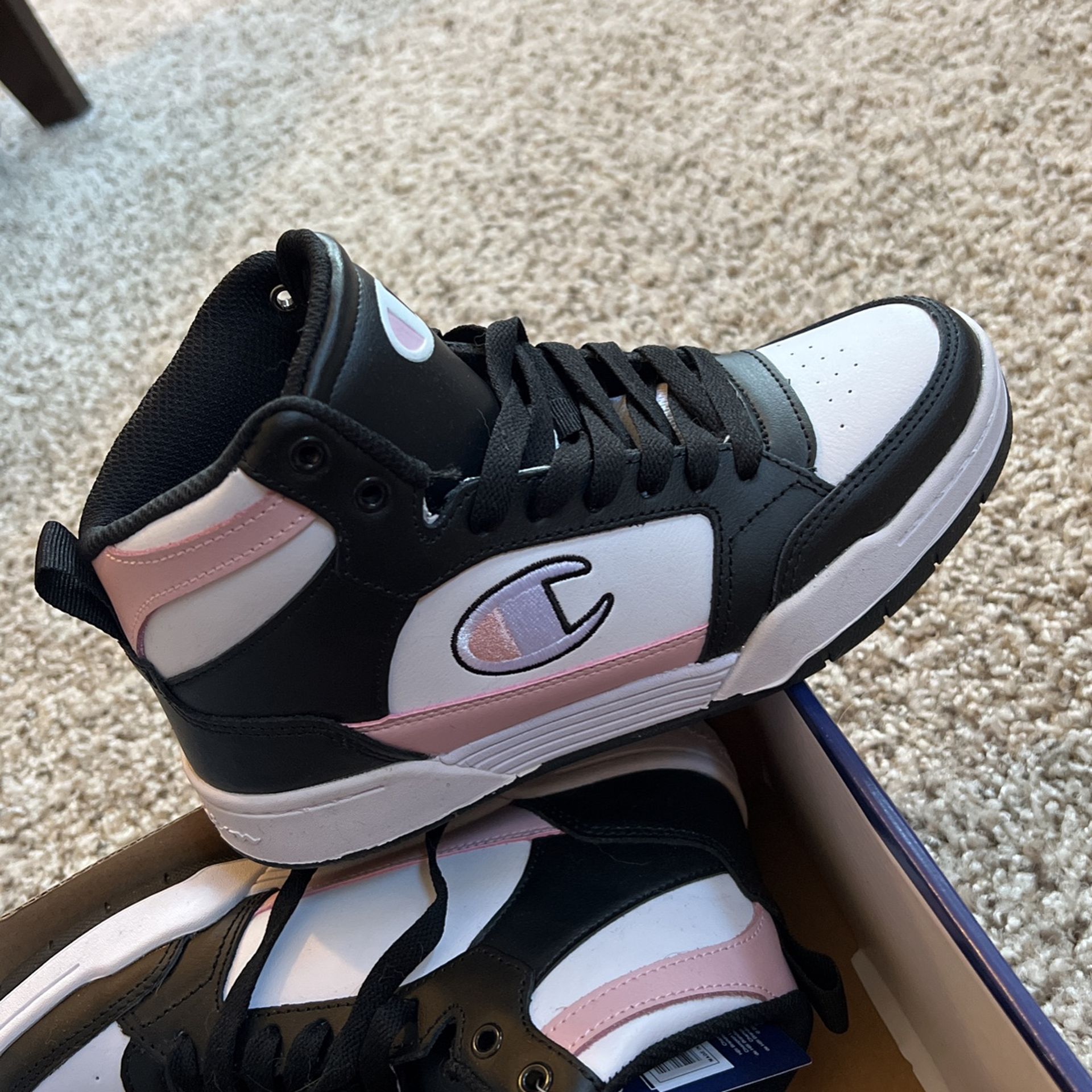 Women’s Size 7 Champion High top Shoes