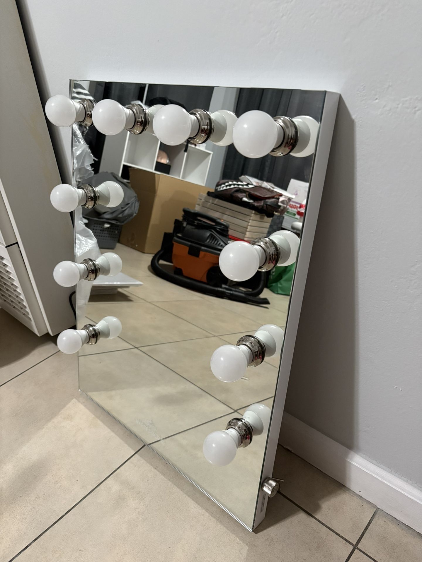 Vanity mirror