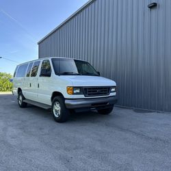 2006 Ford E350 XLT Club Wagon Passenger