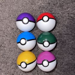 6 Pokémon Balls With Mini Figurine In Each
