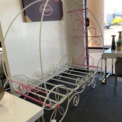 Carriage Bed 