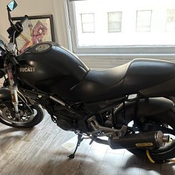 2000 DUCATI Monster 750