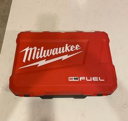New never used Milwaukee Set 3697-22