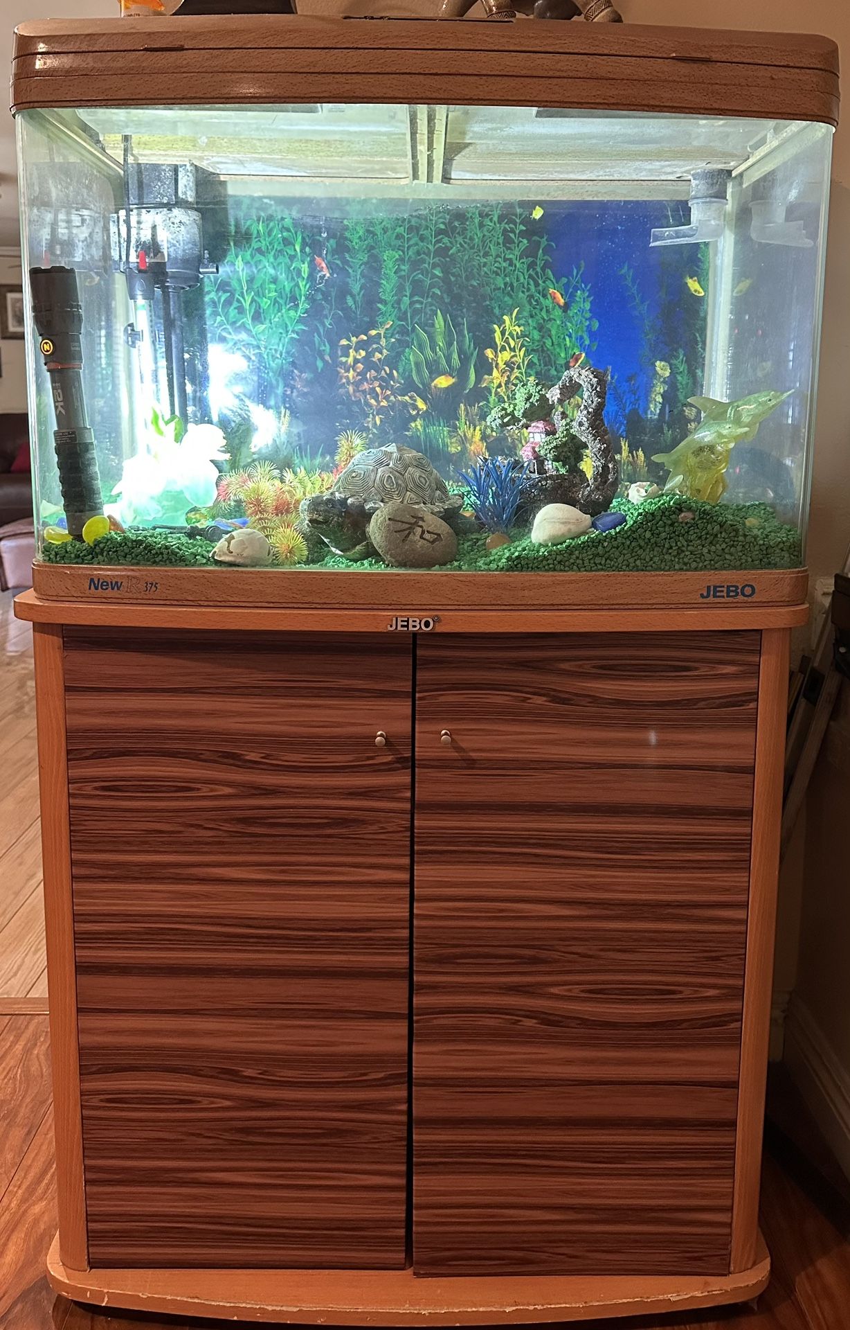 40 Gallon Fish Tank Come With The Stand And The Accessory Inside