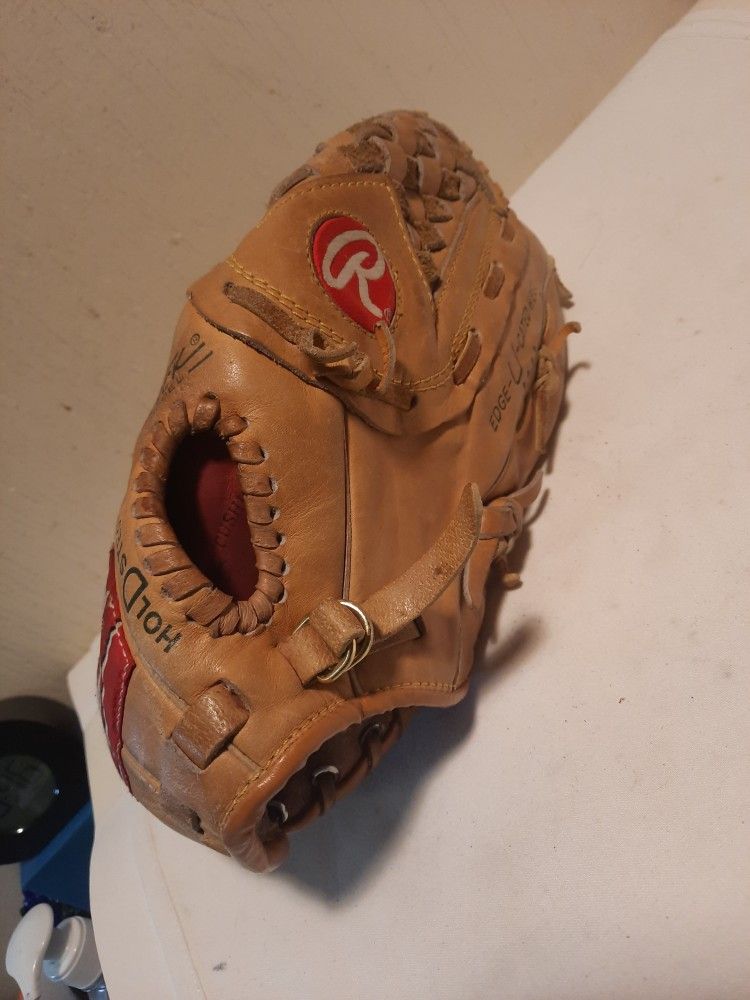 Rawlings Baseball Glove Steve Avery, 12" for Sale in Artesia, CA