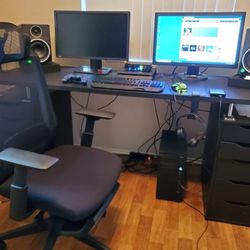 DIY COMPUTER DESK 