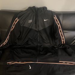 Nike Tech Jogging Suit