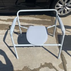 Commode with Bucket/Lid