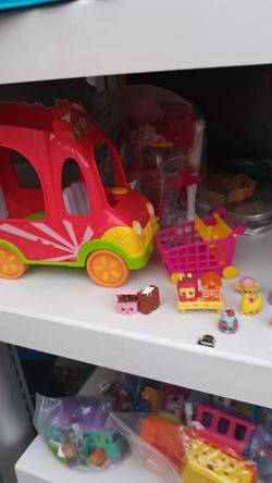 Shopkins ice cream bus and grocery cart and 10 little Shopkins included