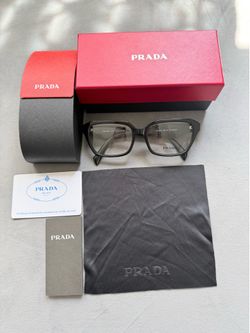Beautiful brand new prada women’s eyeglasses. (MUST SELL TODAY)