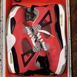 Air Jordan 4 Toro 