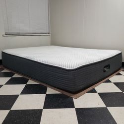 Queen size mattress - can DELIVER almost anywhere for $20 extra - gently used and in very good condition 😍