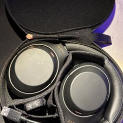 Sony XM4 Black Headphones