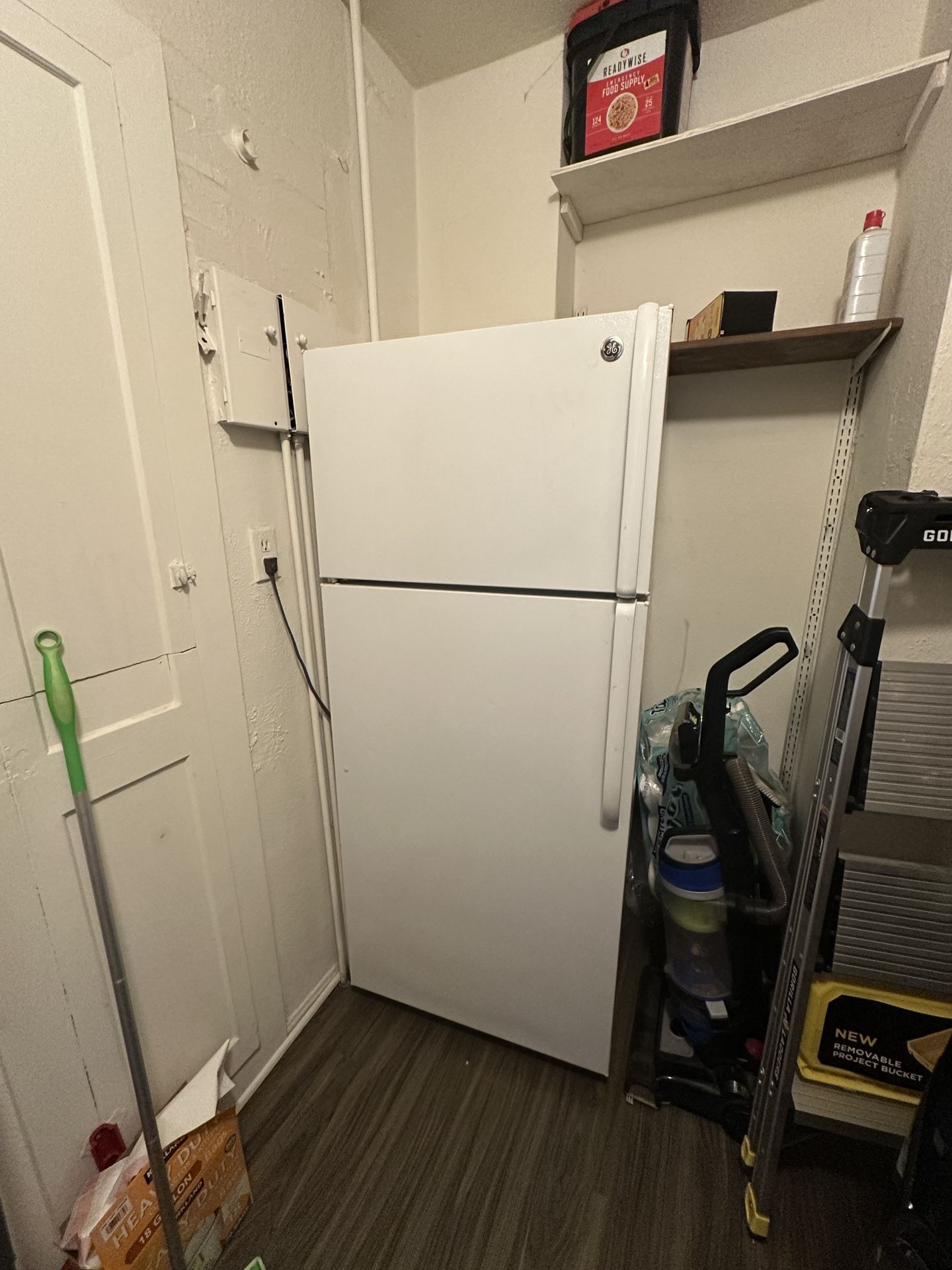 G&E Refrigerator
