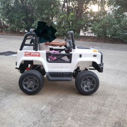 Kids Battery Operated Ride On Jeep With Remote -White