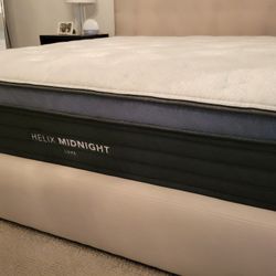 King Helix Luxe Midnight Mattress - Like New