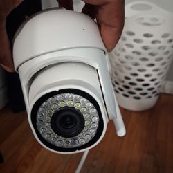 INSTAVISION WI-FI HOME SECURITY CAMERA 