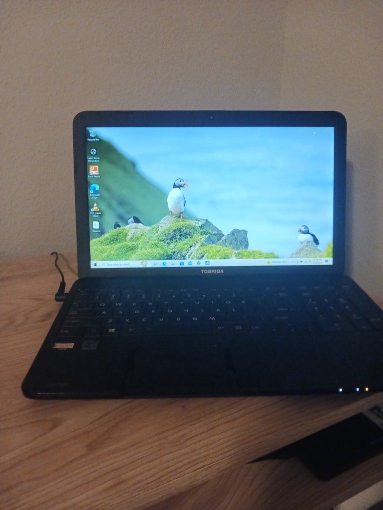 TOSHIBA Laptop