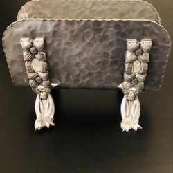 Beautiful Napkin Display I Am Not Sure If It’silver But Looks And Feels Like It
