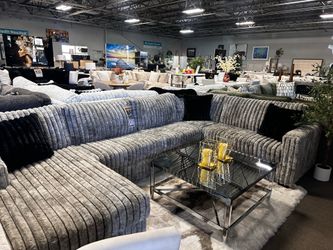 Beautiful sectional! $1999 🩷✨ Easy Financing!