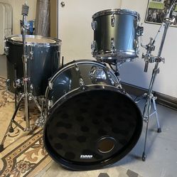 Tama  Swingstar 5 piece drum set.