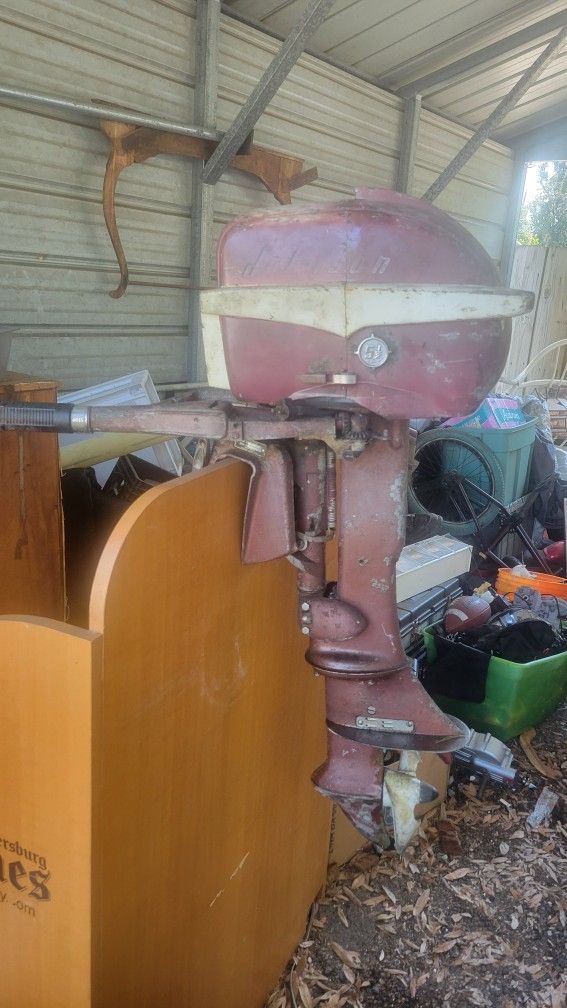 5 1/2 Johnson Out Board Motor
