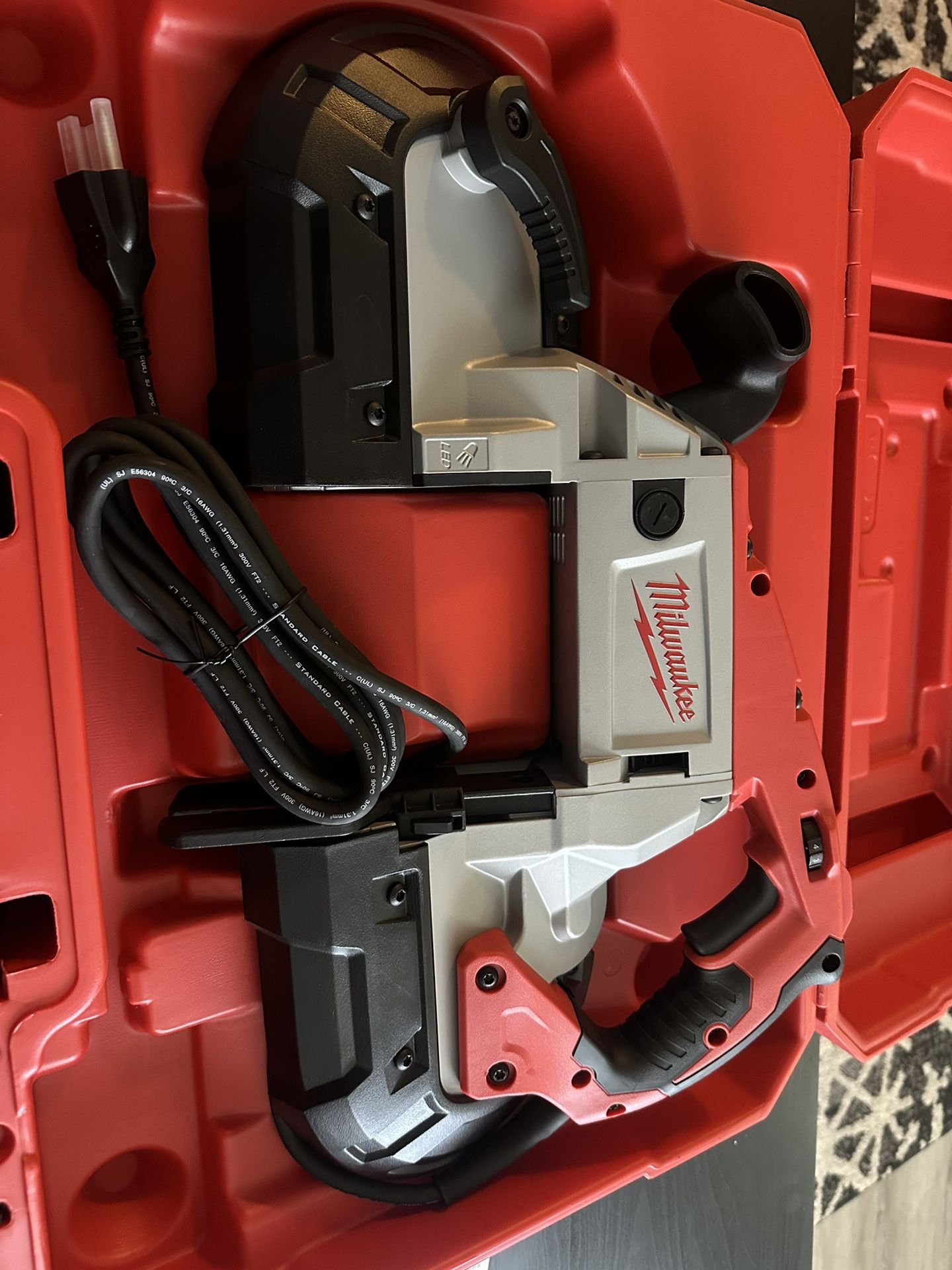 200$$Milwaukee Saw / 2extra Blades