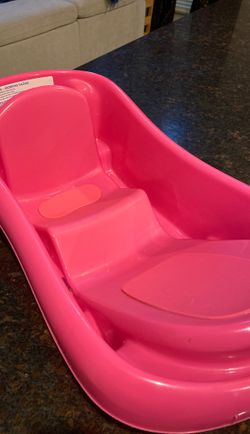 Pink baby bathtub