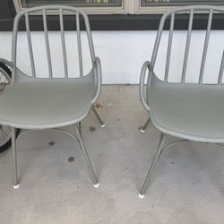  Chairs 
