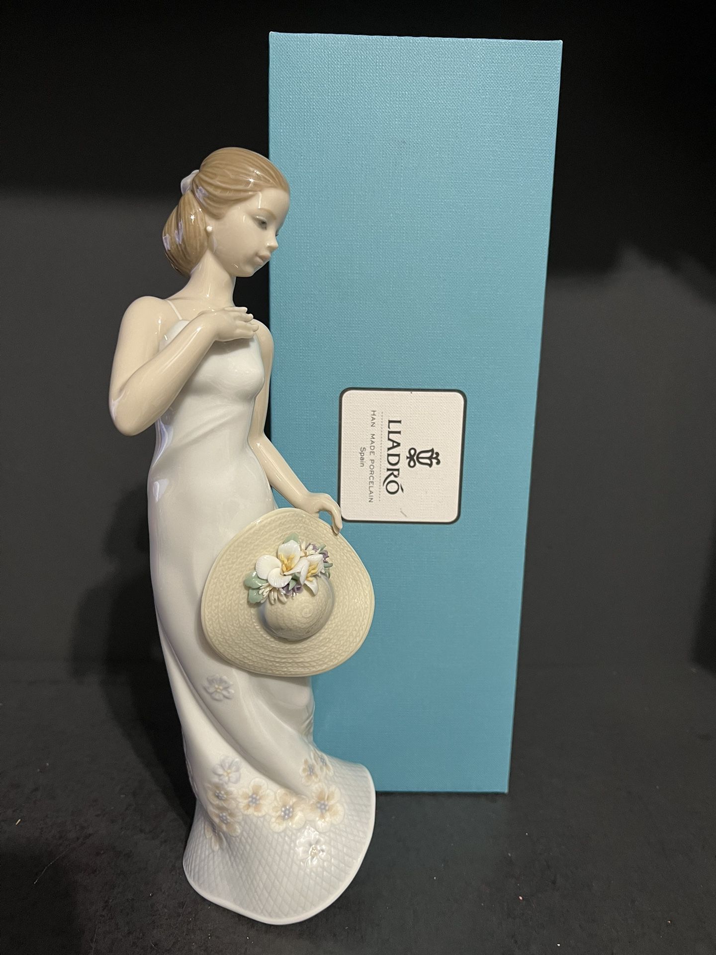 Rare 2016 Special Edition Lladro Porcelain Figurine #9213 “Spring Days” With Original Box