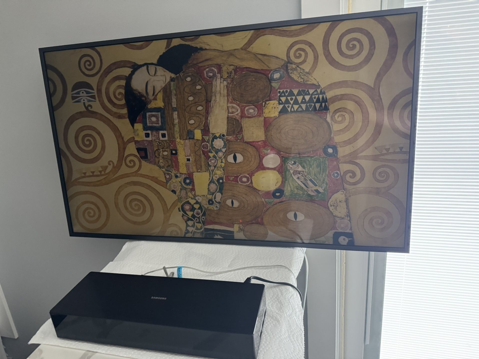 43” Samsung Frame Tv + Samsung Connect One Box