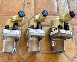 2011-14 Dodge Charger 3.6L - 5.7L Power Steering Pump Assembly OEM