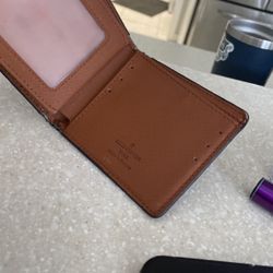  200 Louis Vuitton Wallet