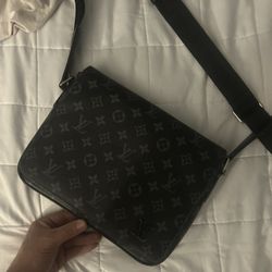 L* “district” Messenger Bag 