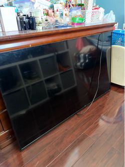 working 60 inch vizio smart tv (nostand)