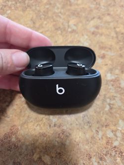 Bose wireless ear buds & charging case