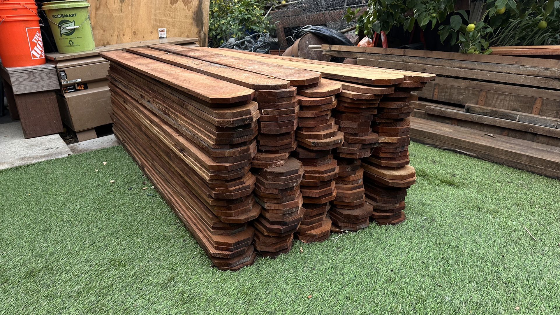 1”x6”x 6’ Redwood Fencing Boards