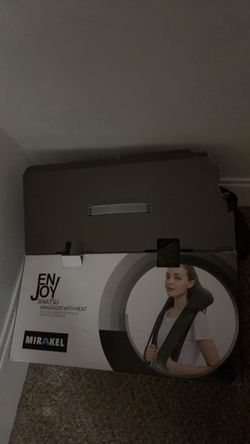 Shoulder and back massage machine