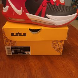 Nike Lebron Witness VII Basketball Shoes, 6Y