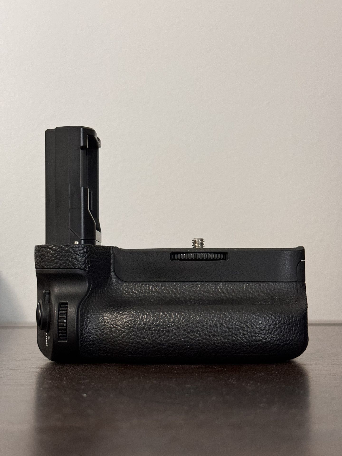 Sony VG-C3EM Vertical Grip with Batteries